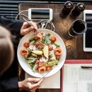 Eating Alone: The Key To Diet Success?