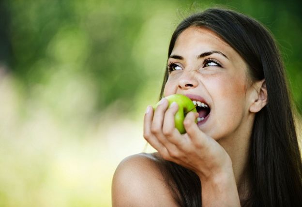 10 foods for a brighter smile