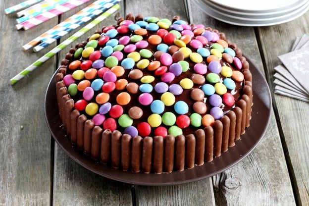 The M&M and chocolate finger birthday cake your kids will love!