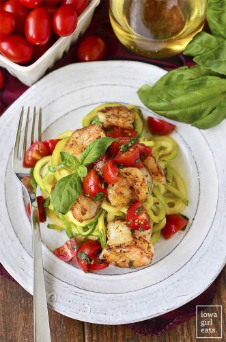 Garlicky Tomato-Basil Shrimp With Zoodles
