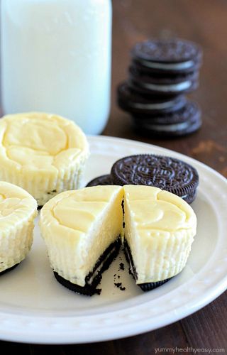 Mini Cheesecakes With Oreo Crust - © Yummy Healthy Easy