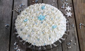 Winter Wonderland or Frozen-Themed Cake (Step-By-Step)