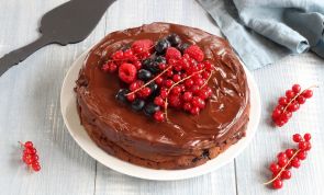 Wow-Worthy Chocolate Cake Anyone Can Make