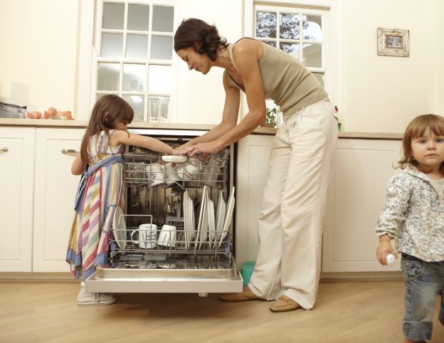 The ultimate list of what you can and can't put in your dishwasher