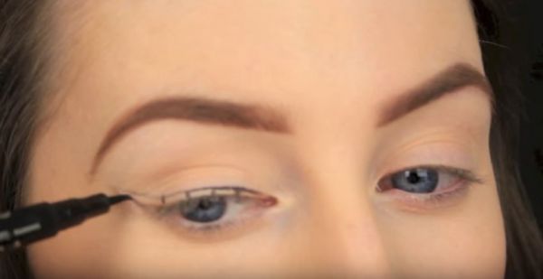 Get PERFECT Winged Eyeliner with this SIMPLE TRICK!