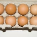 Kitchen HACK: How To Test If Eggs Are Still Good