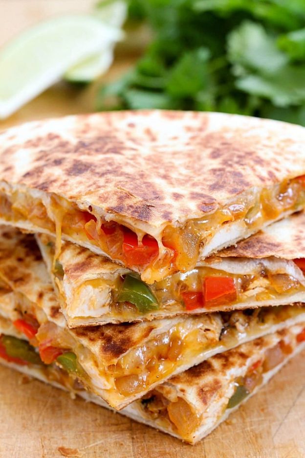 Easy Chicken Fajita Quesadillas © Yummy Healthy Easy