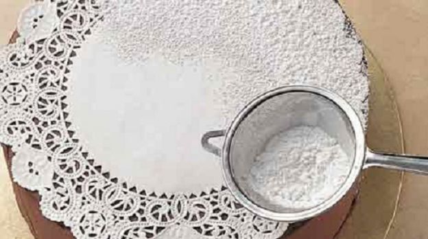 Kitchen HACK: Decorate a Cake in Seconds!