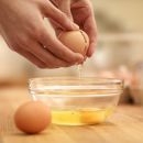 Kitchen HACK: Get Egg Shell out of the Bowl EASILY With This Clever Trick