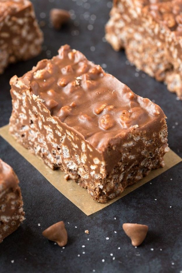 HEALTHY NO BAKE CHOCOLATE PEANUT BUTTER CRUNCH BARS  © The Big Man's World