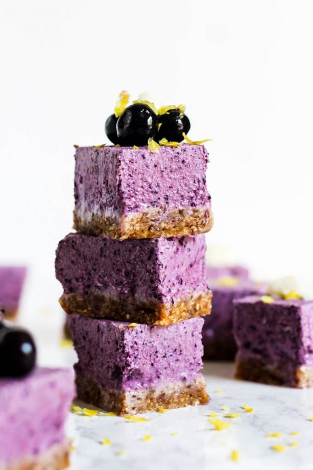 no-bake lemon blueberry cheesecake bars © Emilie eats