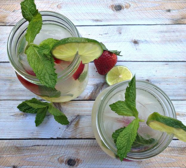 Vodka Mint Lemonade Cocktail - © Honey + Lime