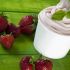 Frozen yogurt with strawberries