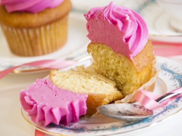 Cupcakes with frozen yogurt icing