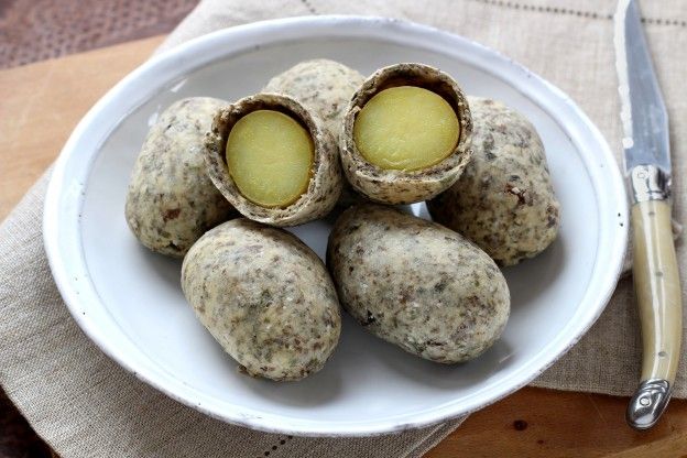 Pebble potatoes in a seaweed crust