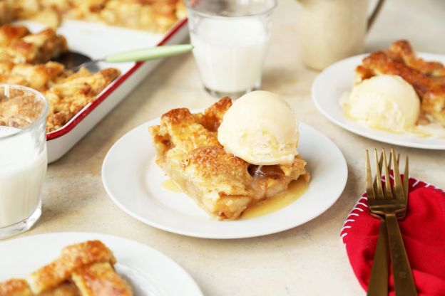 Caramel Apple Slab Pie