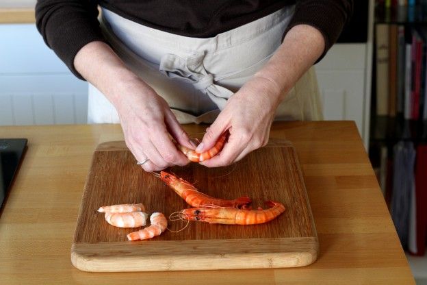 Peel the shrimp