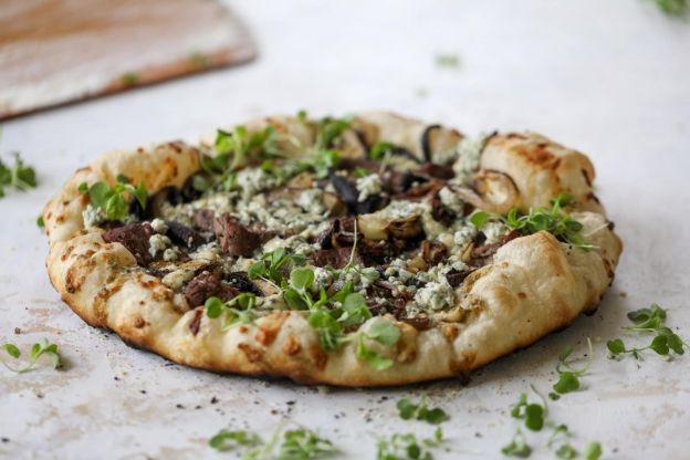 Grilled Steakhouse Pizza
