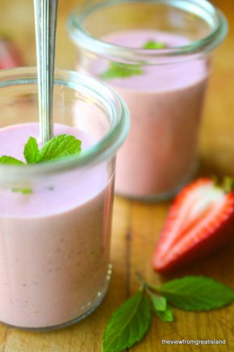Simple roasted strawberry soup