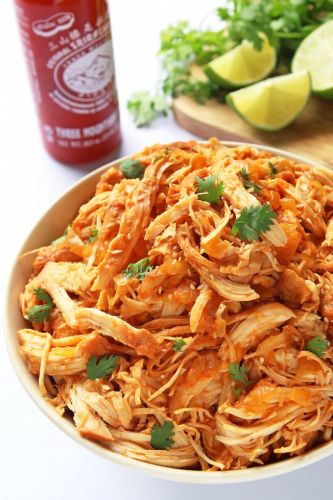 5 ingredient slow cooker Sriracha chicken