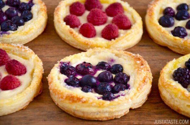 Fruit and cream cheese breakfast pastries