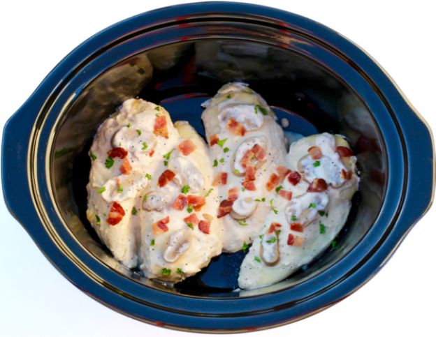 Slow cooker alfredo chicken with bacon