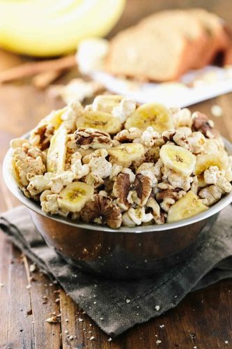 Banana bread flavored popcorn snack