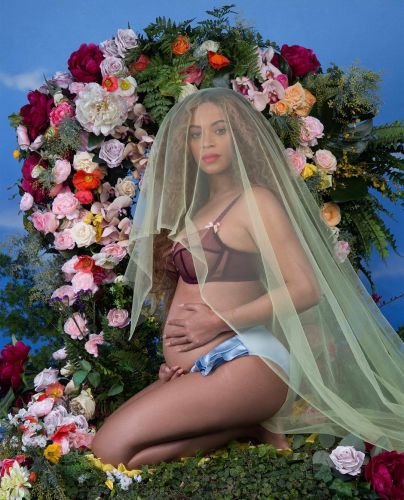 Beyoncé announces she is pregnant with twins
