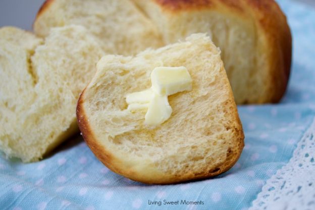 Easy slow cooker dinner rolls