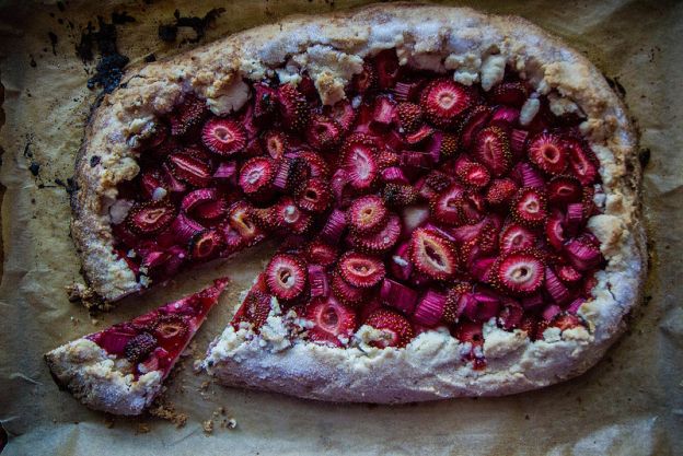 Strawberry rhubarb almond galette