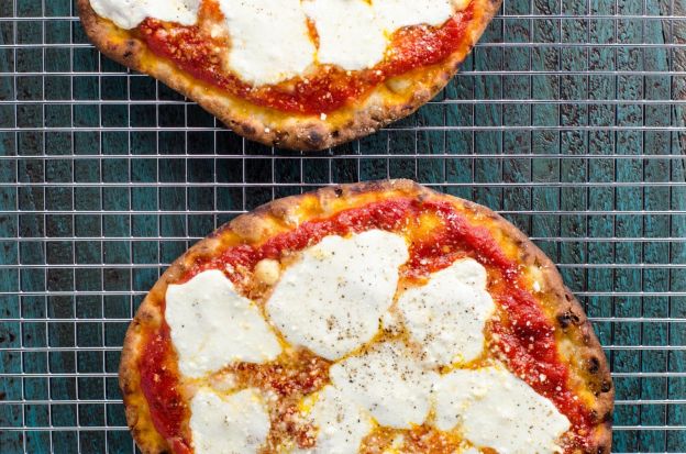 Naan pizza Margherita