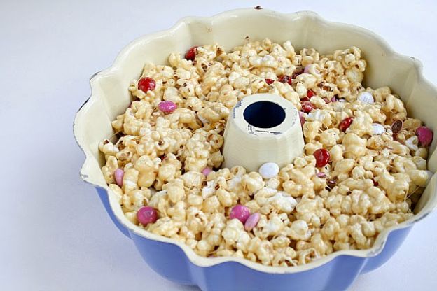 Popcorn cake