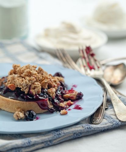 Blueberry crumble tartlets