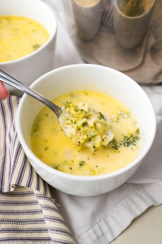 Pressure Cooker 5-Ingredient Broccoli Cheese Soup