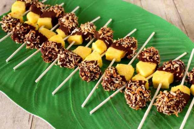Frozen Chocolate-Dipped Pineapple Pops