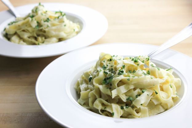 14. Fettuccine Alfredo