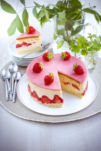 Strawberry Cream Cake