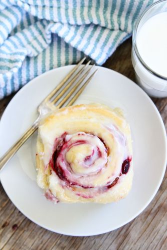 Raspberry sweet rolls