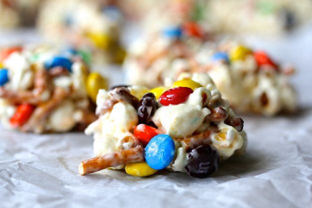 Sweet and salty popcorn cookies