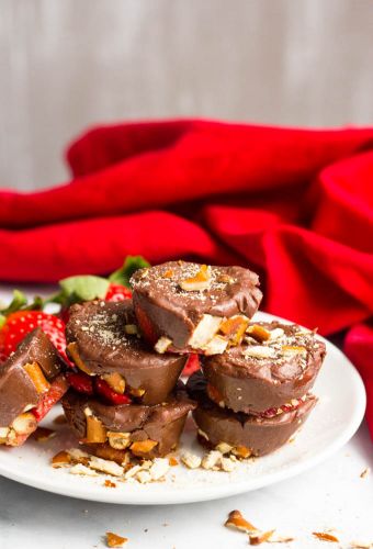 Chocolate strawberry pretzel fudge cups