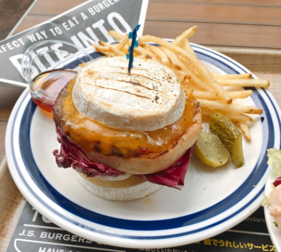 THE SUPER CHEESE BURGER