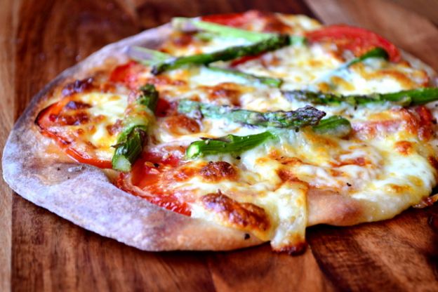 Asparagus and Mozzarella Pizza
