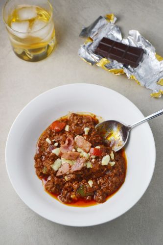 Chocolate, whiskey and bacon chilli