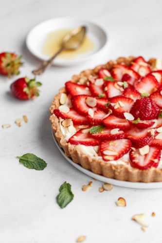 No-Bake Strawberry Mascarpone Tart