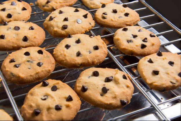 Using a Hot Cookie Pan