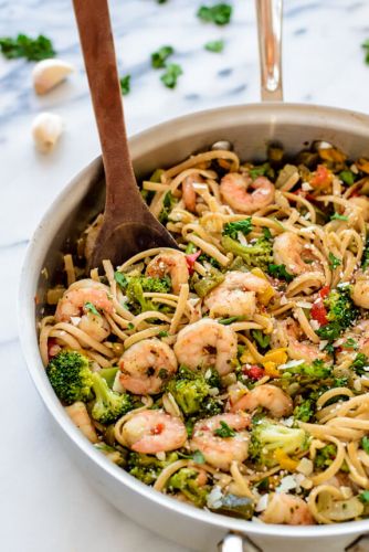 Healthy garlic shrimp pasta