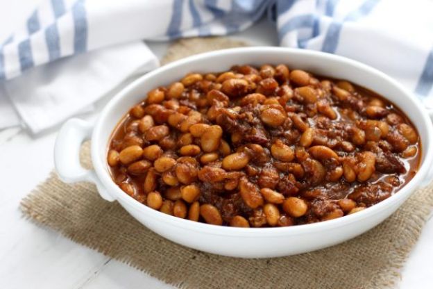 Slow cooker baked beans with bacon