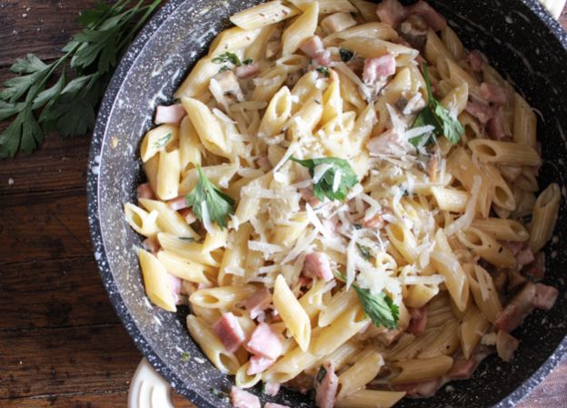Creamy mushroom and ham pasta