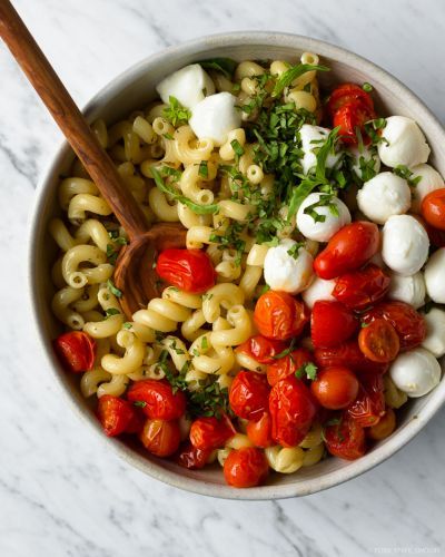 Quick Roaster Tomato Caprese Pasta Salad