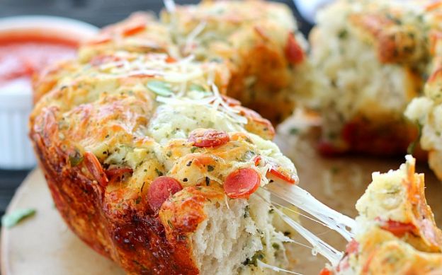 Pizza crown pull-apart bread